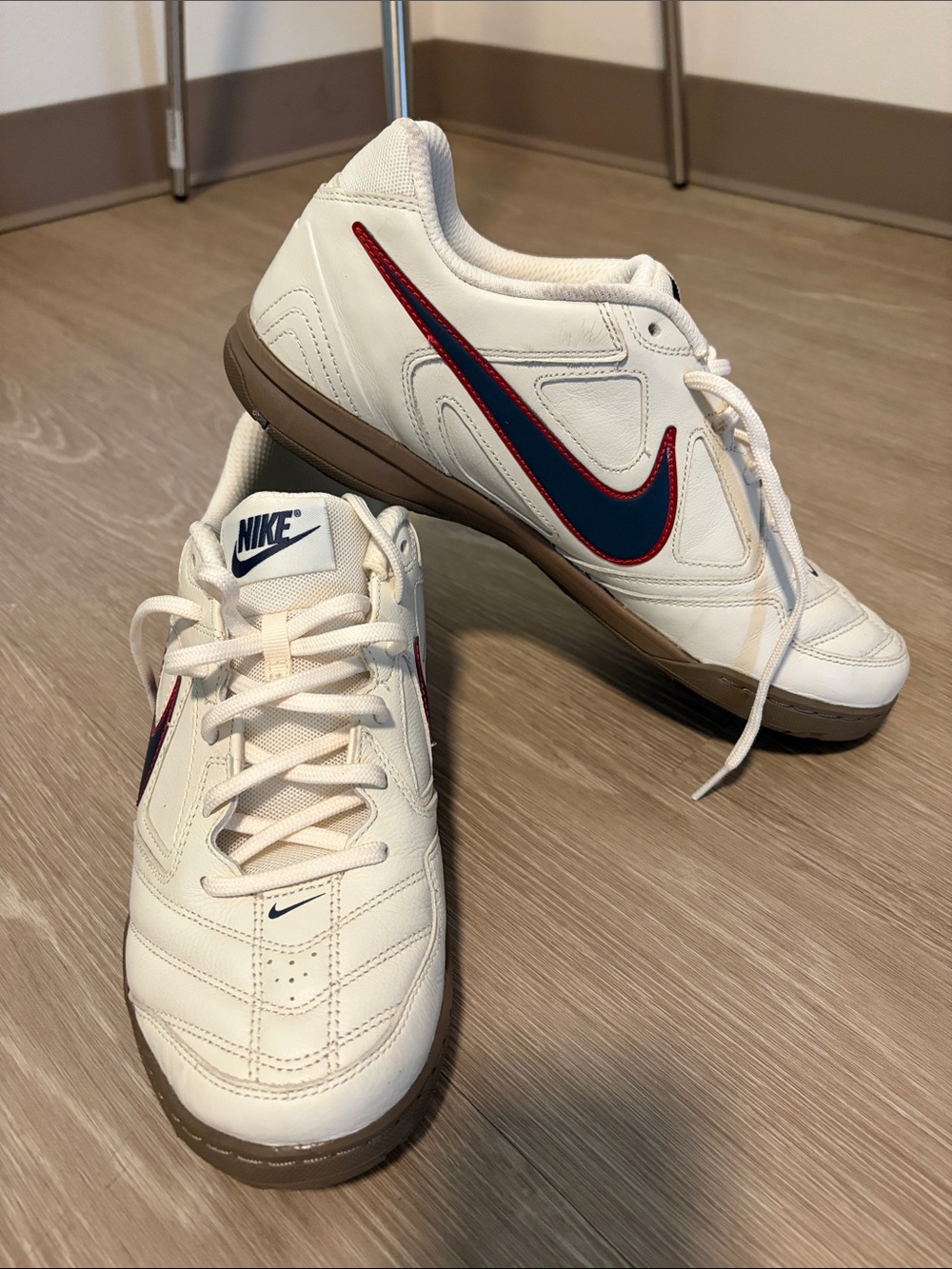 Nike Men’s White Sneakers with Navy and Red Swoosh